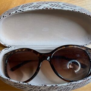 Guess Tortoiseshell Oversized Women’s Sunglasses - Brown